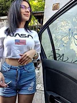 Amynaxxx naked stripping on cam for live sex video chat