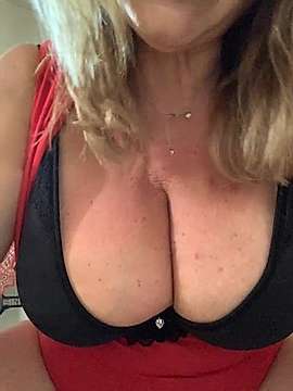 ARRIVALADIVA naked stripping on cam for live sex video chat