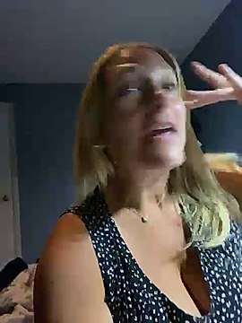 bigtitslivetofuck naked stripping on cam for live sex video chat