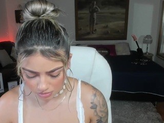 Fantasy-couplee nude on cam – live sex chat