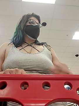 Frankie-Fiasco naked stripping on cam for live sex video chat