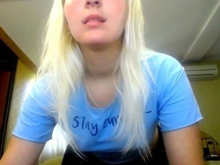 GiaBlum nude on cam – live sex chat