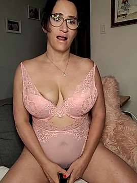kajira1986 naked stripping on cam for live sex video chat