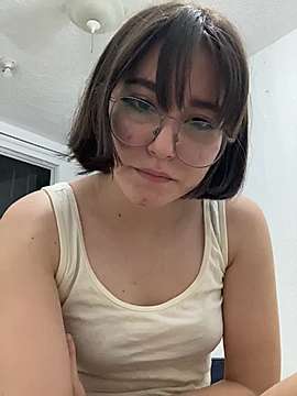Lil_Marianne naked stripping on cam for live sex video chat