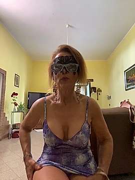 lucillalamilf naked stripping on cam for live sex video chat
