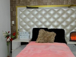 MiaWolf21 nude on cam – live sex chat