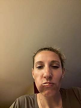 mommylonglegsxo naked stripping on cam for live sex video chat