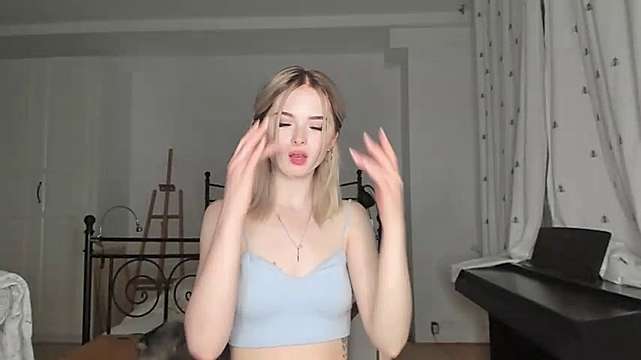 oneyvaine naked stripping on cam for live sex video chat