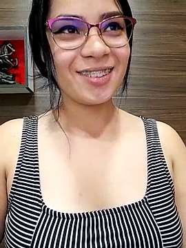 _queen_sofia naked stripping on cam for live sex video chat