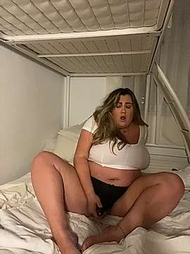 ScottishSlxt naked stripping on cam for live sex video chat