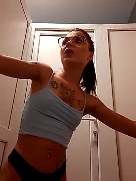 SofiaMiles naked stripping on cam for live sex video chat