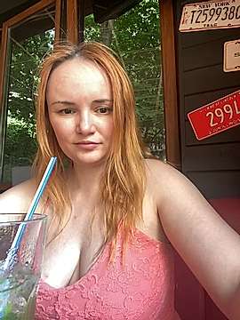 Sweeetheartt naked stripping on cam for live sex video chat