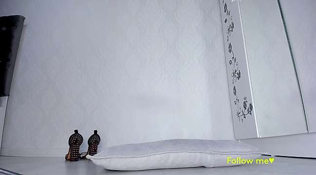tokyo_yomi naked stripping on cam for live sex video chat