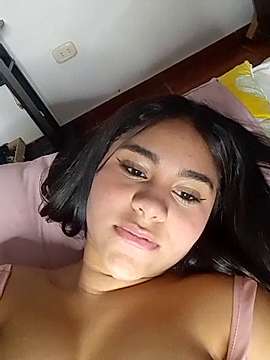 AlannaQueenn naked stripping on cam for live sex video chat