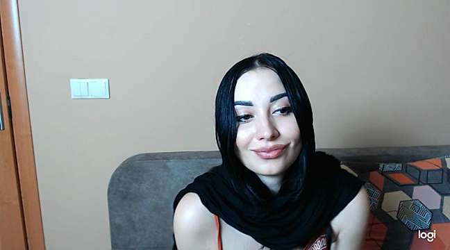 ameliemoon naked stripping on cam for live sex video chat