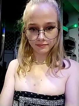 AmyBlossom naked stripping on cam for live sex video chat