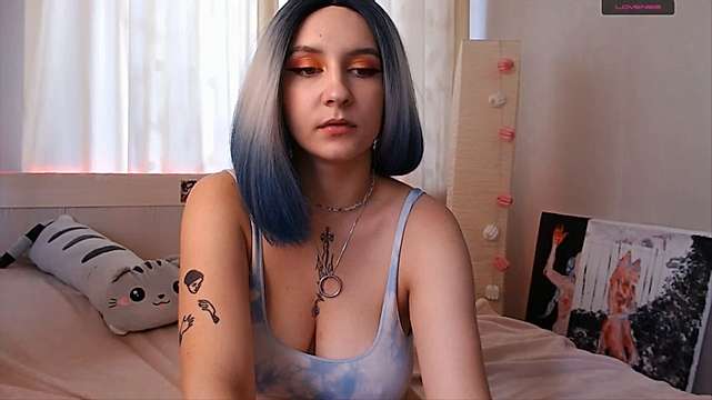 Amyloin naked stripping on cam for live sex video chat