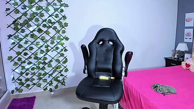 annieomelonsss naked stripping on cam for live sex video chat