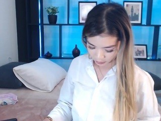 Araminta Yan nude on cam – live sex chat