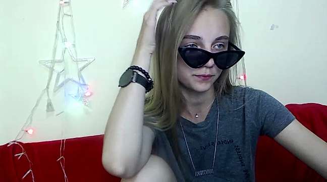 ariel_nues naked stripping on cam for live sex video chat
