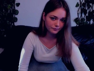 CaitlinSharp nude on cam – live sex chat
