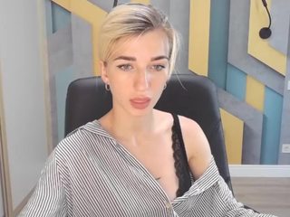 CamillaClarks nude on cam – live sex chat