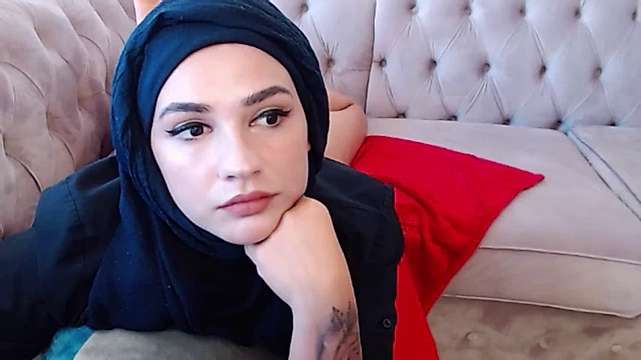 DaliyaMuslimm naked stripping on cam for live sex video chat