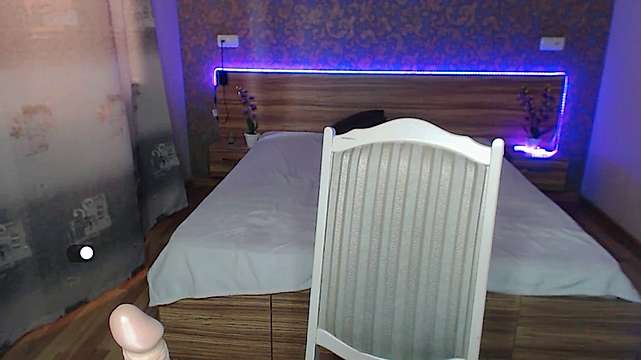 Daniela_Holt naked stripping on cam for live sex video chat