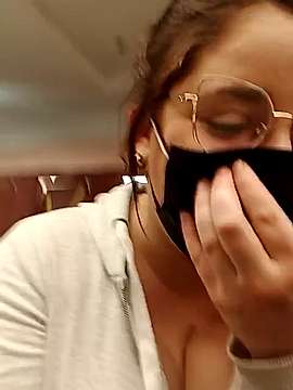 Dara-Fox naked stripping on cam for live sex video chat