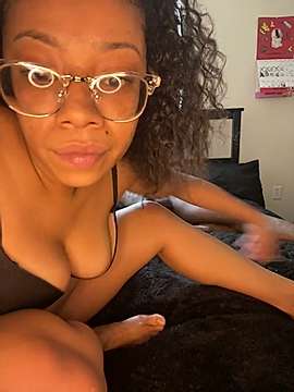 DiamondBabyy naked stripping on cam for live sex video chat