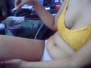 dilliikipari naked stripping on cam for live sex video chat