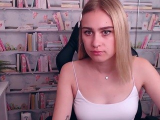 EffieJoy nude on cam – live sex chat