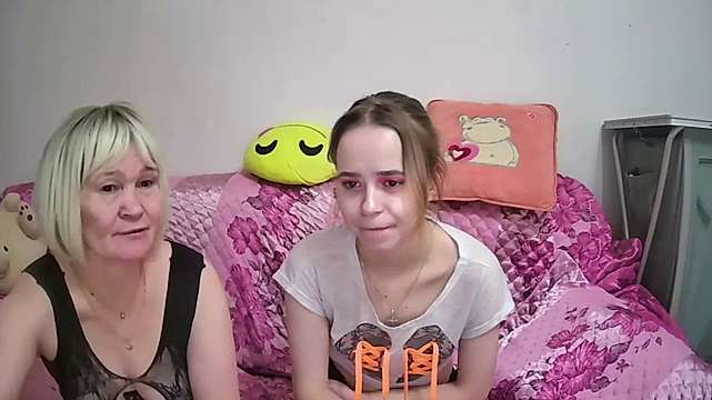 EmilyHoty naked stripping on cam for live sex video chat