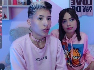 Emma And Noah nude on cam – live sex chat