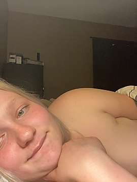 fiftydegreescolder naked stripping on cam for live sex video chat