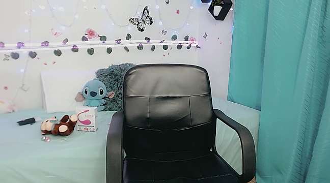 gisell_jons naked stripping on cam for live sex video chat