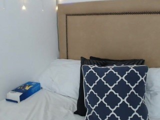 Hannaa-montana nude on cam – live sex chat