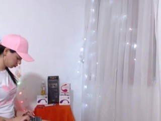 Kamila nude on cam – live sex chat