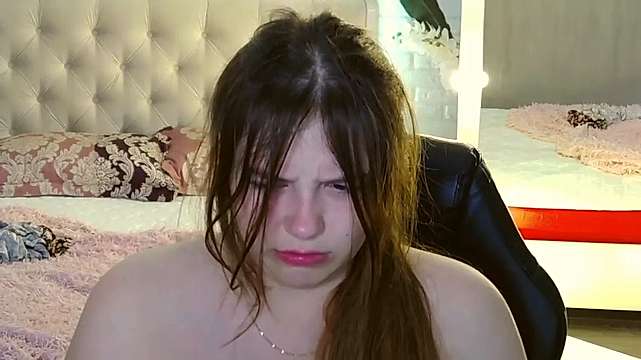 KarleeGreyy naked stripping on cam for live sex video chat