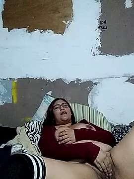 lady- naked stripping on cam for live sex video chat