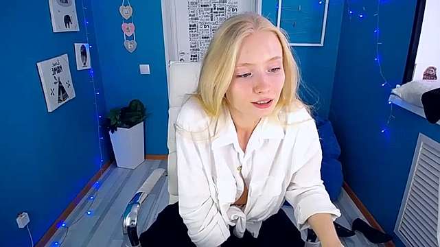 LeilaMason naked stripping on cam for live sex video chat
