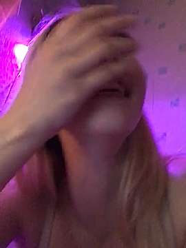 liss_kiss naked stripping on cam for live sex video chat