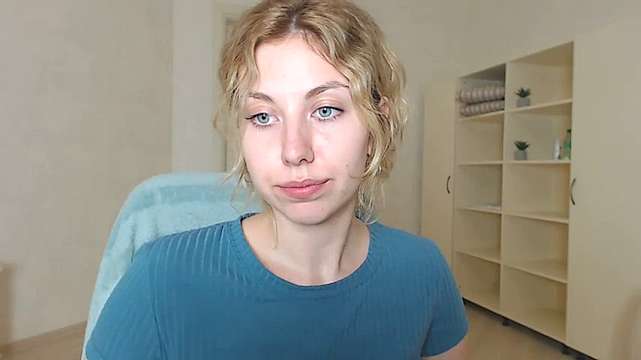 LolaGrande77 naked stripping on cam for live sex video chat