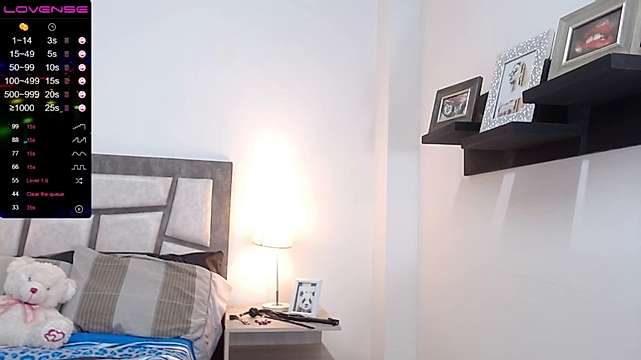 Loudevinee_ naked stripping on cam for live sex video chat