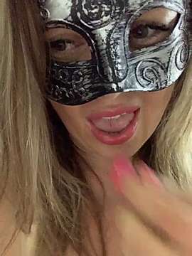 Marydream@xh naked stripping on cam for live sex video chat