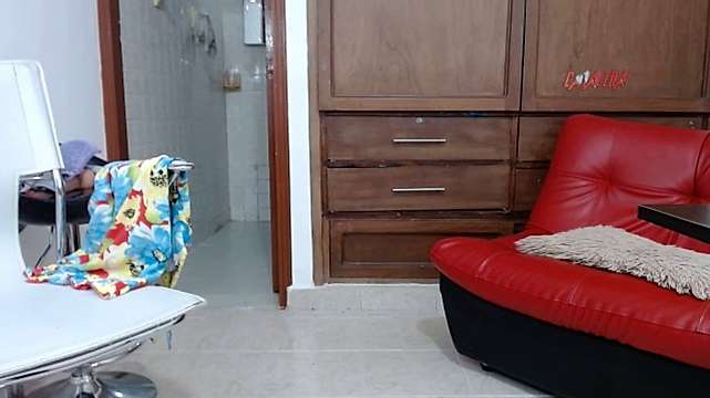 miaross19 naked stripping on cam for live sex video chat