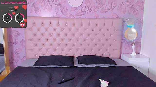 moongoddeess naked stripping on cam for live sex video chat