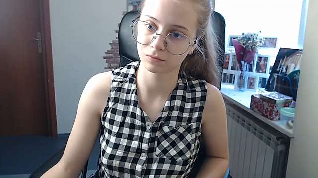 Play_With_Me__ naked stripping on cam for live sex video chat