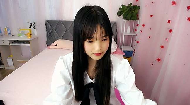 QQ_iA naked stripping on cam for live sex video chat