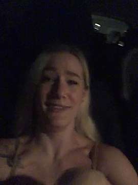 RaynaTulip naked stripping on cam for live sex video chat